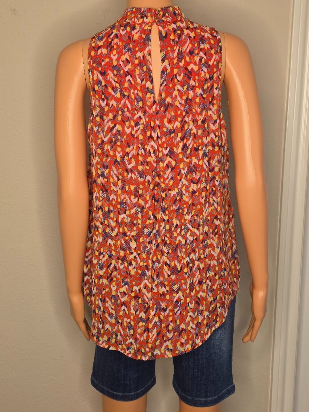 DR2 Sleeveless, Round Neck Women's Blouse, Size XS - Picture 2 of 9